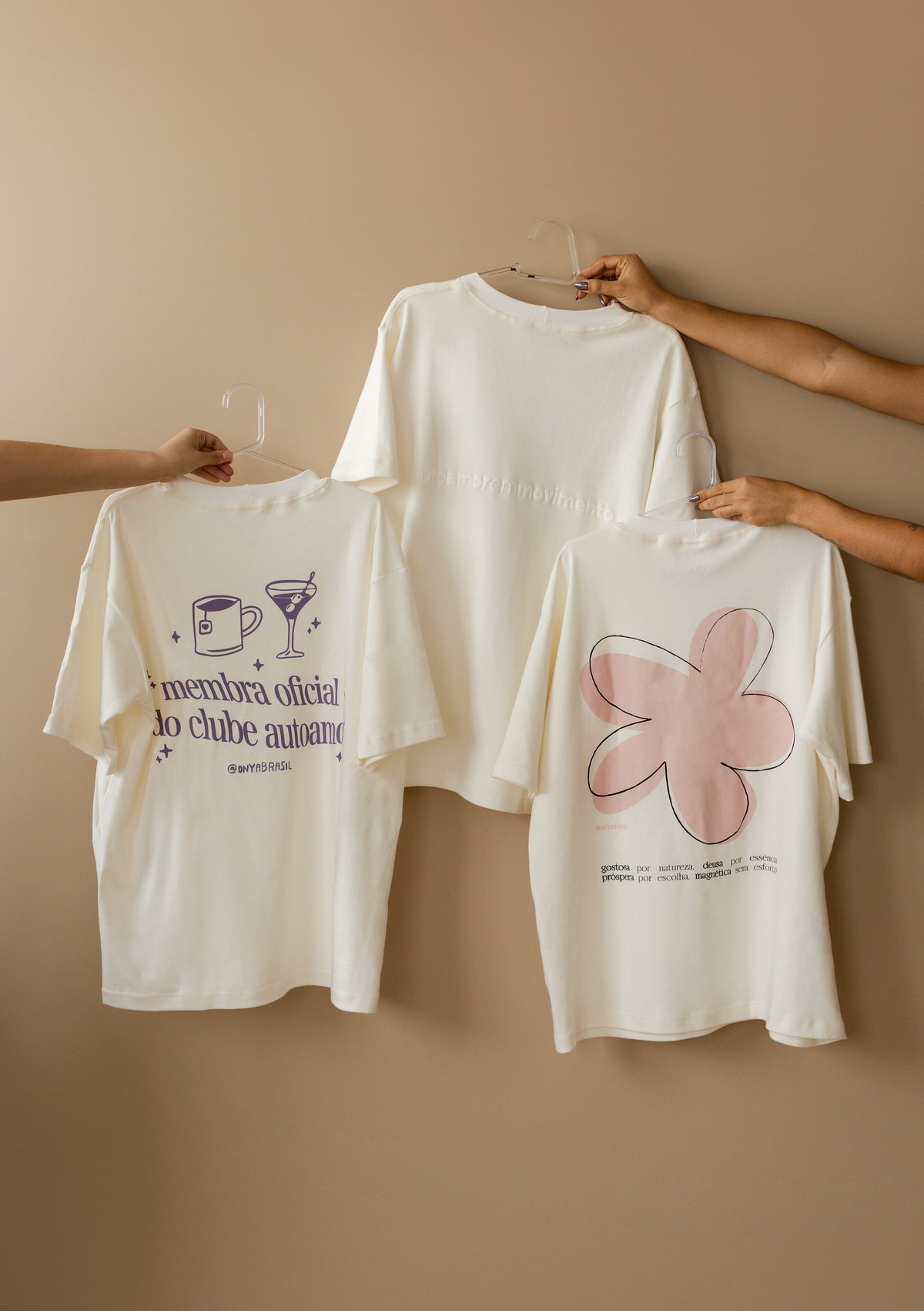 Camiseta oversized autoamor em movimento off-white