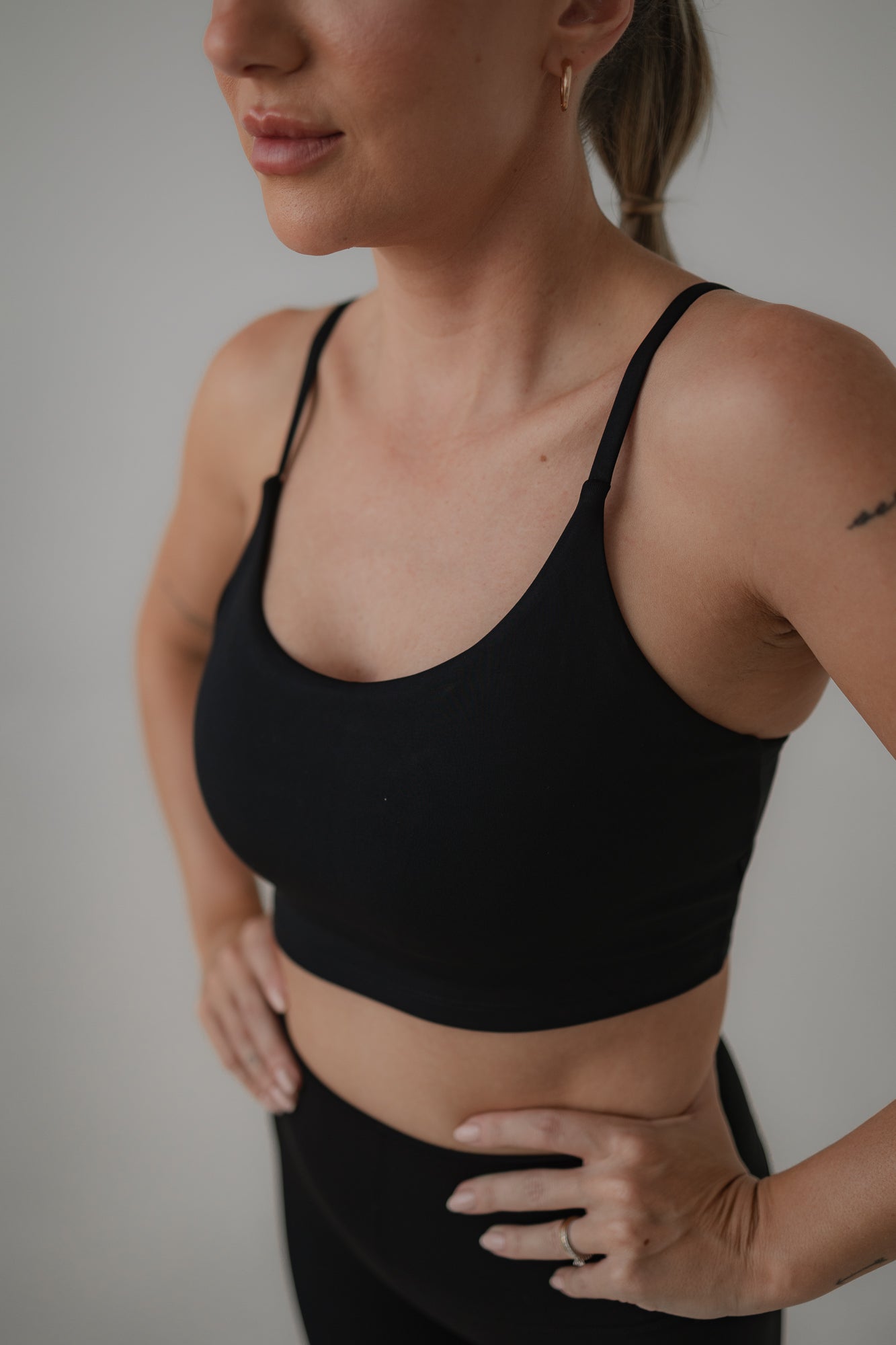 Top Alcinhas - preto