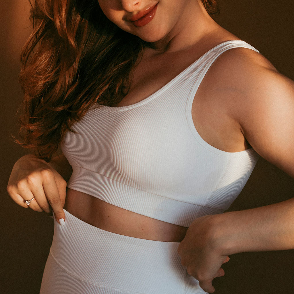 conjunto mini shorts camadas + top canelado baunilha