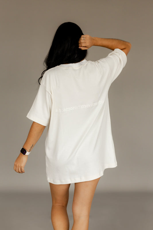 Camiseta oversized autoamor em movimento off-white