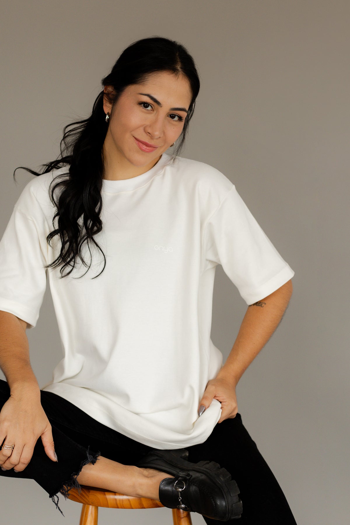 Camiseta oversized autoamor em movimento off-white